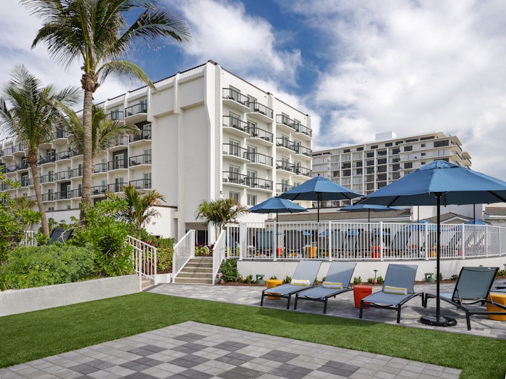 Hilton Garden Inn Cocoa Beach Oceanfront 68/79
