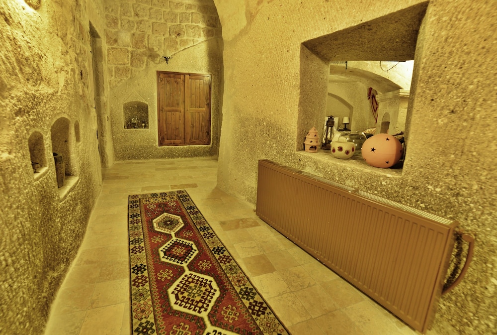 Grand Cave Suites 6/50