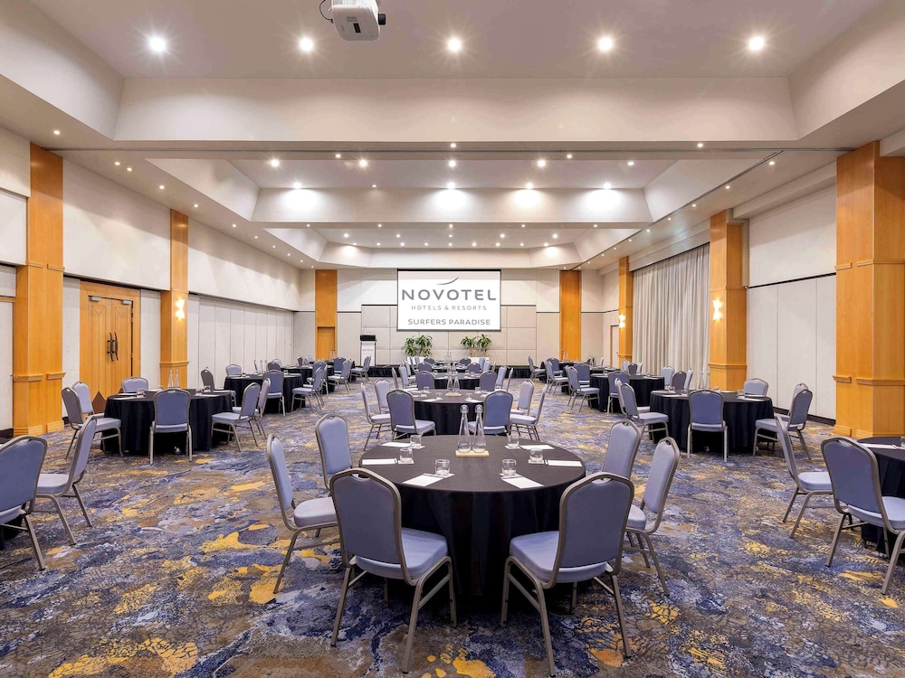 NOVOTEL SURFERS PARADISE 54/64