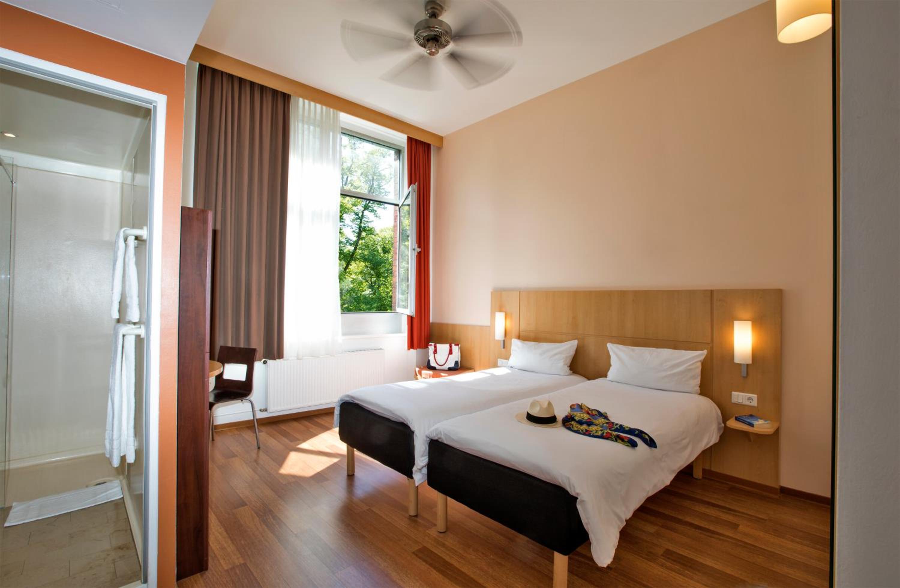 غرفة بسريرين منفصلين، Ibis Berlin City Sud 4/8
