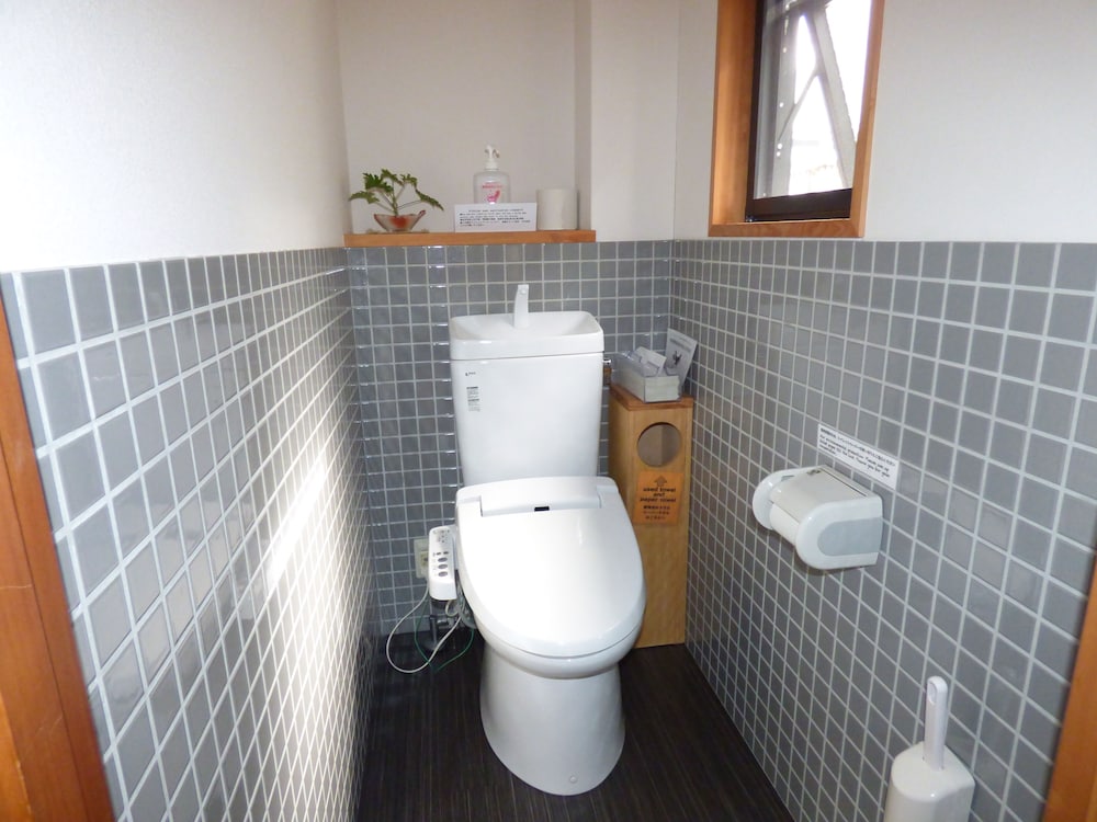 Guesthouse Hyakumanben Cross 50/50