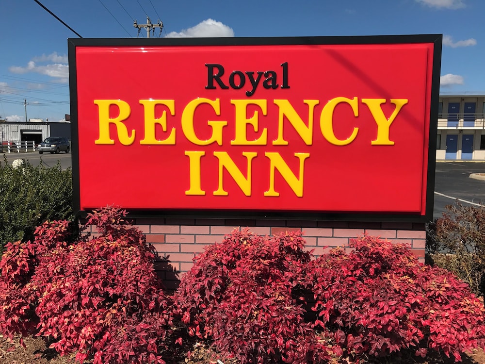 Regency Inn 2/49