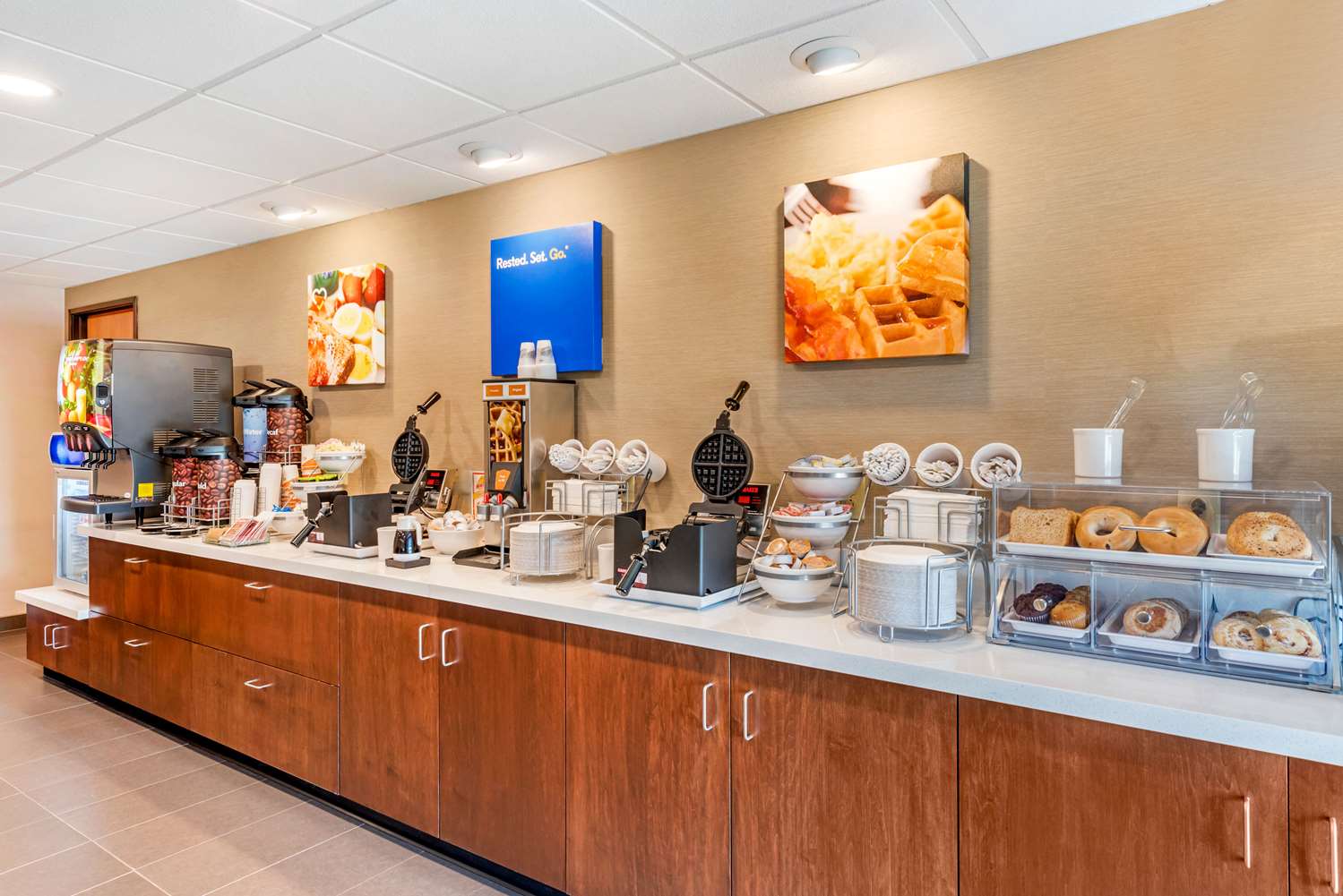 Comfort Inn & Suites near Route 66 30/35