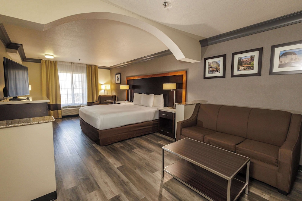 Comfort Inn & Suites Near Universal - N. Hollywood - Burbank 33/68