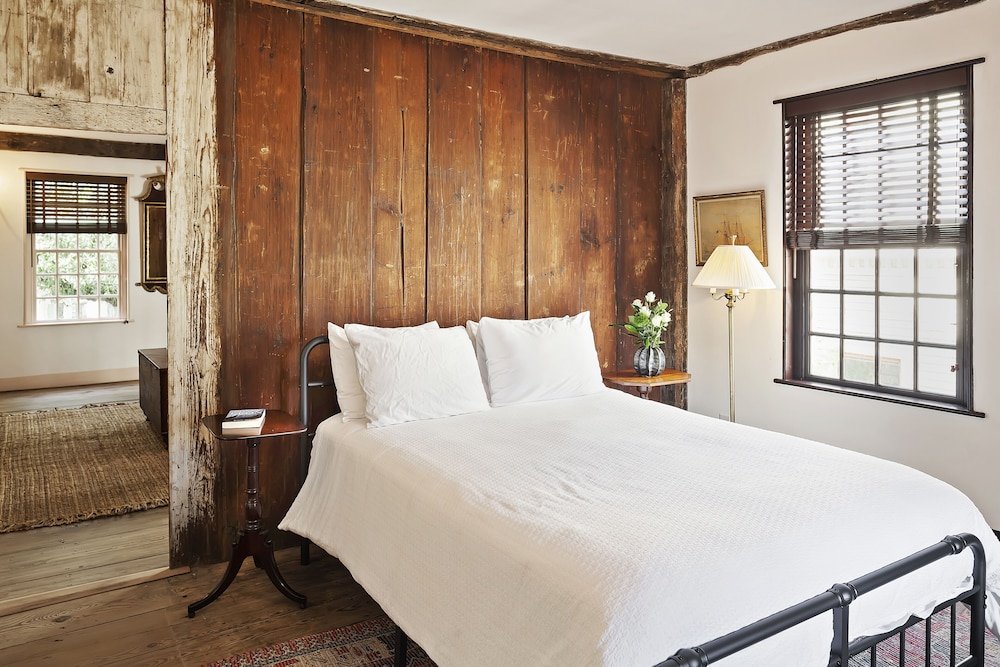 Georgian, Suite, Queen Bed