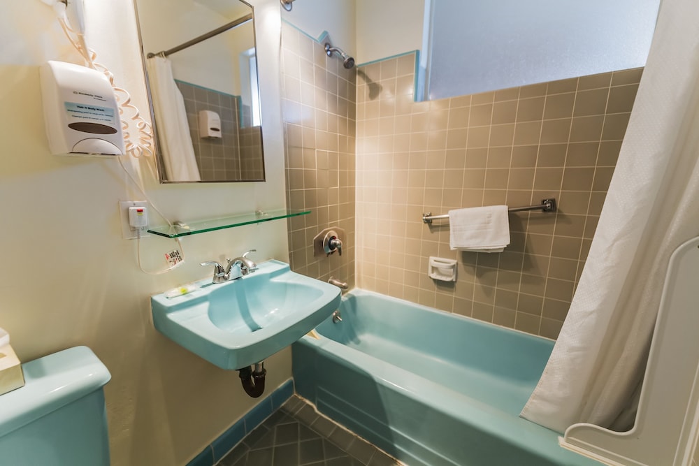 Cal Mar Hotel Suites 13/27