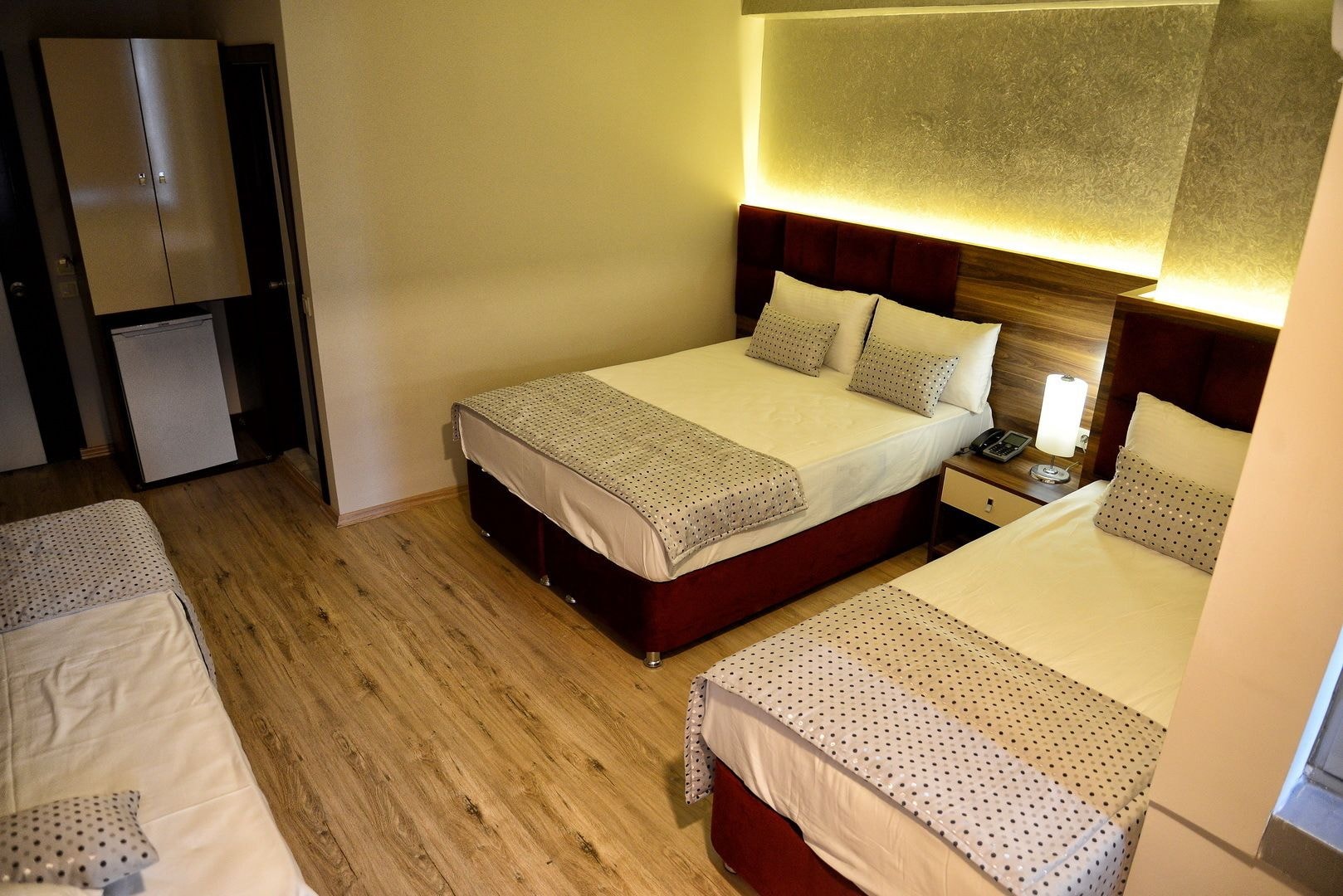 ROOM, QUADRUPLE, CITY VIEW