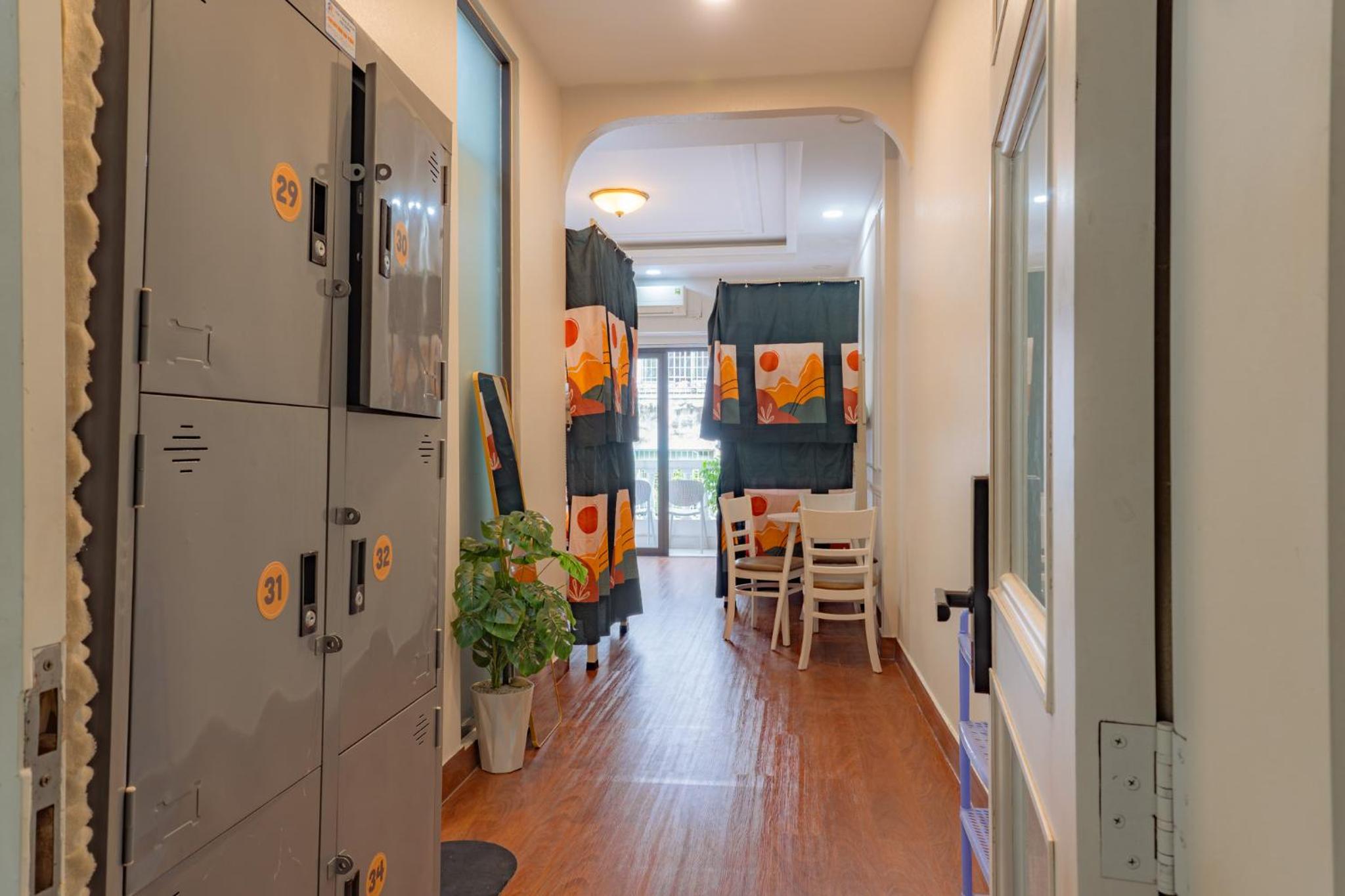 Saigon Authentic Hostel - City Walk, Cooking Class, Food Tour, Breakfast, Gym, Rooftop 27/35