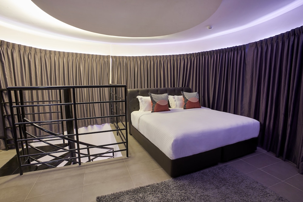 B Lot Hotel 34/51