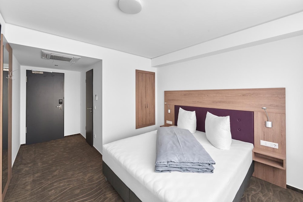 HOTEL NEW IN 9/35