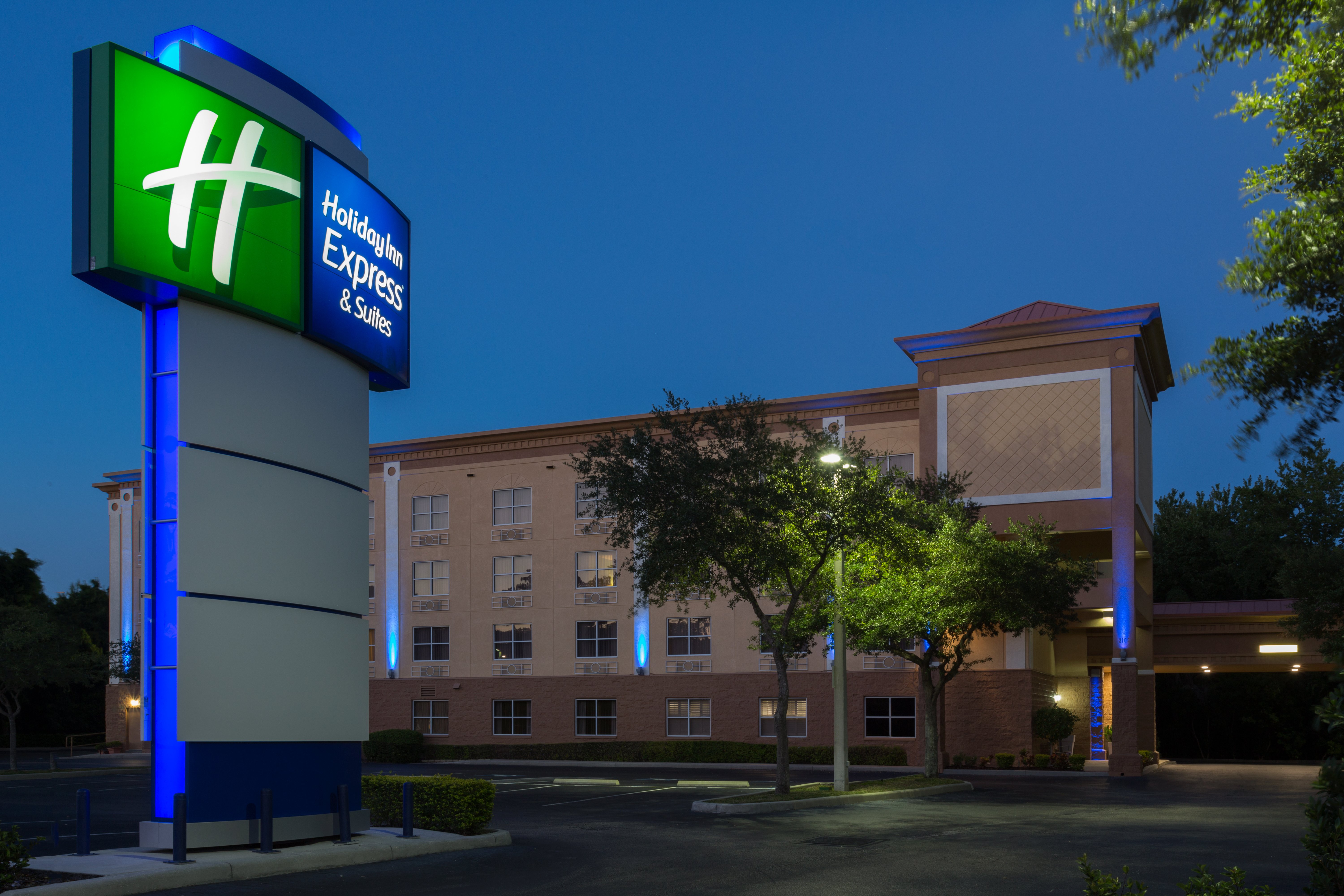Holiday Inn Express Hotel Suites Plant City 4/70