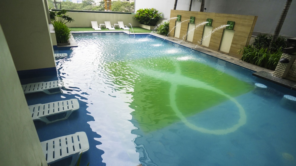 The Exchange Regency Residence Hotel 3/66