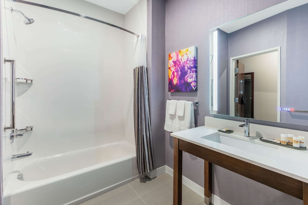 La Quinta Inn And Suites By Wyndham Lewisville 49/50