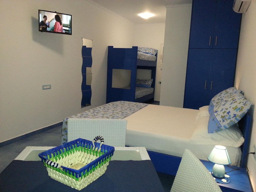 Bouganville Studios 28/50