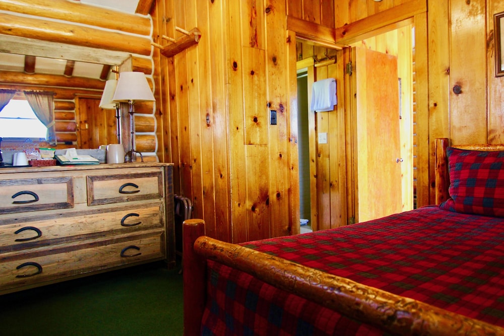 Chico Hot Springs Resort 23/50
