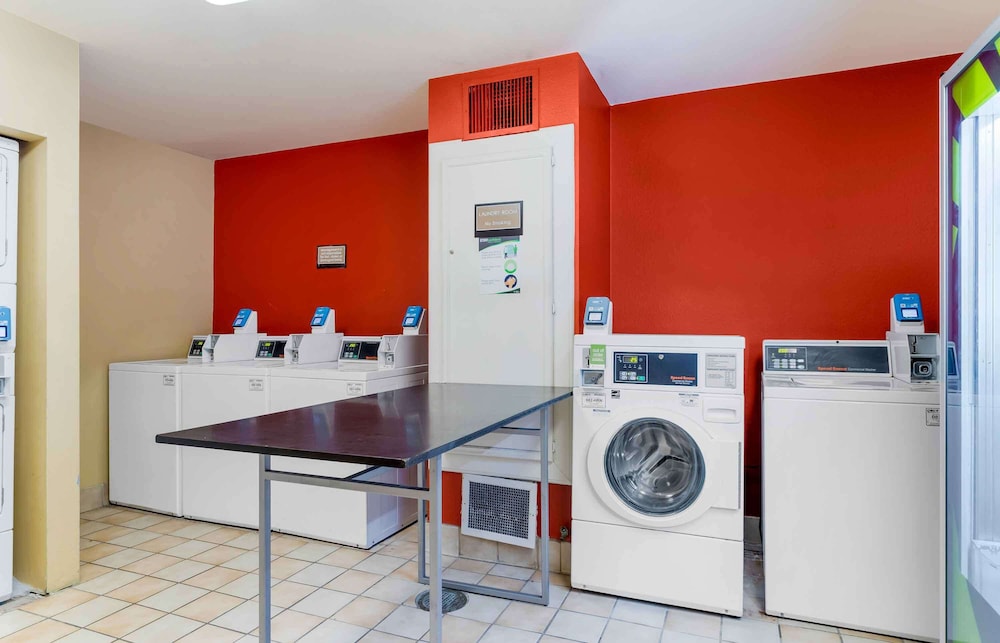 Extended Stay America Suites Houston Galleria Uptown 7/55