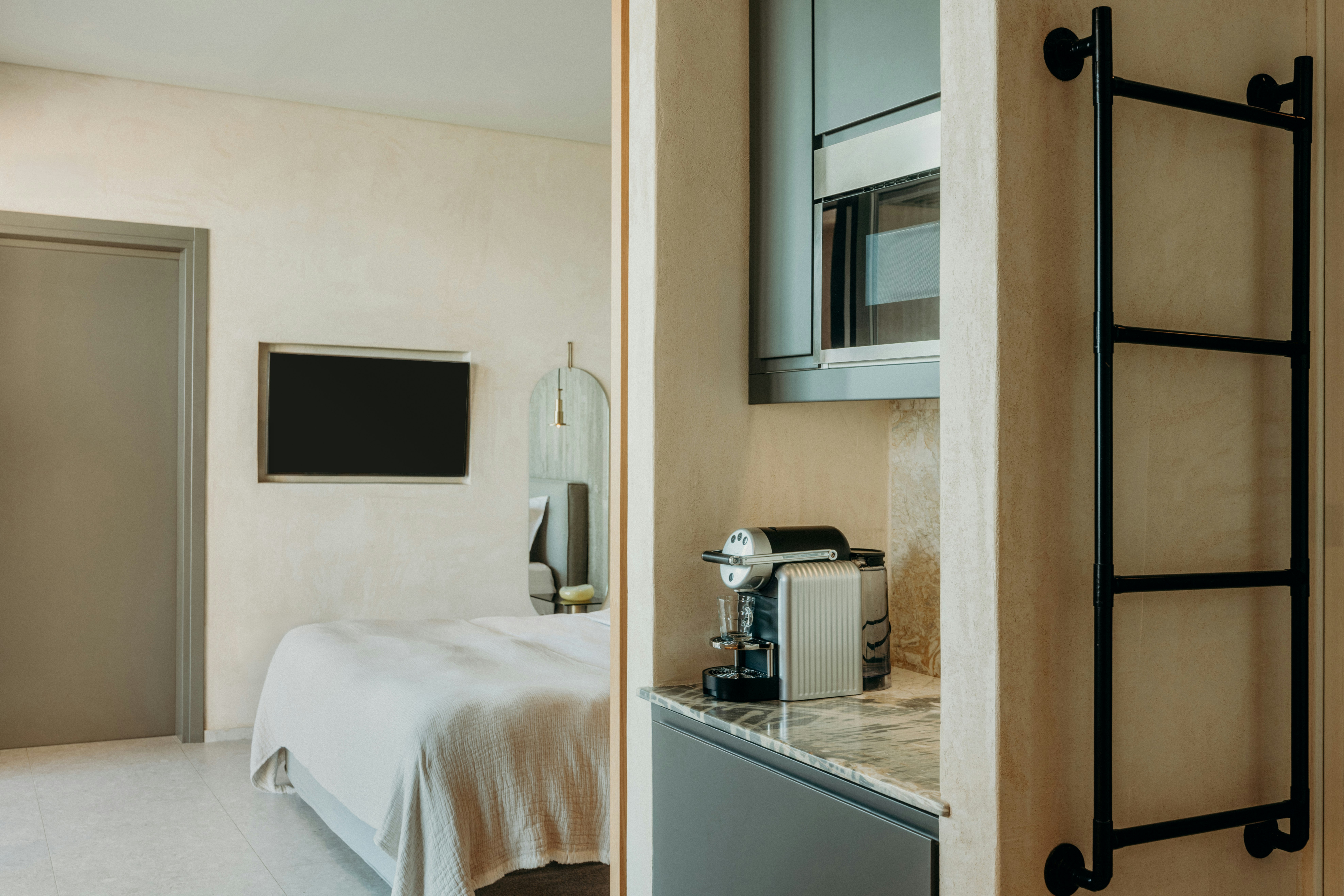 Santorini Sky Luxury Resort 50/50