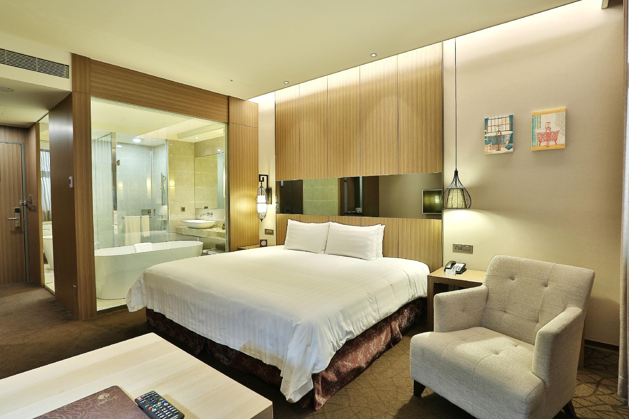 DELUXE, DOUBLE BED