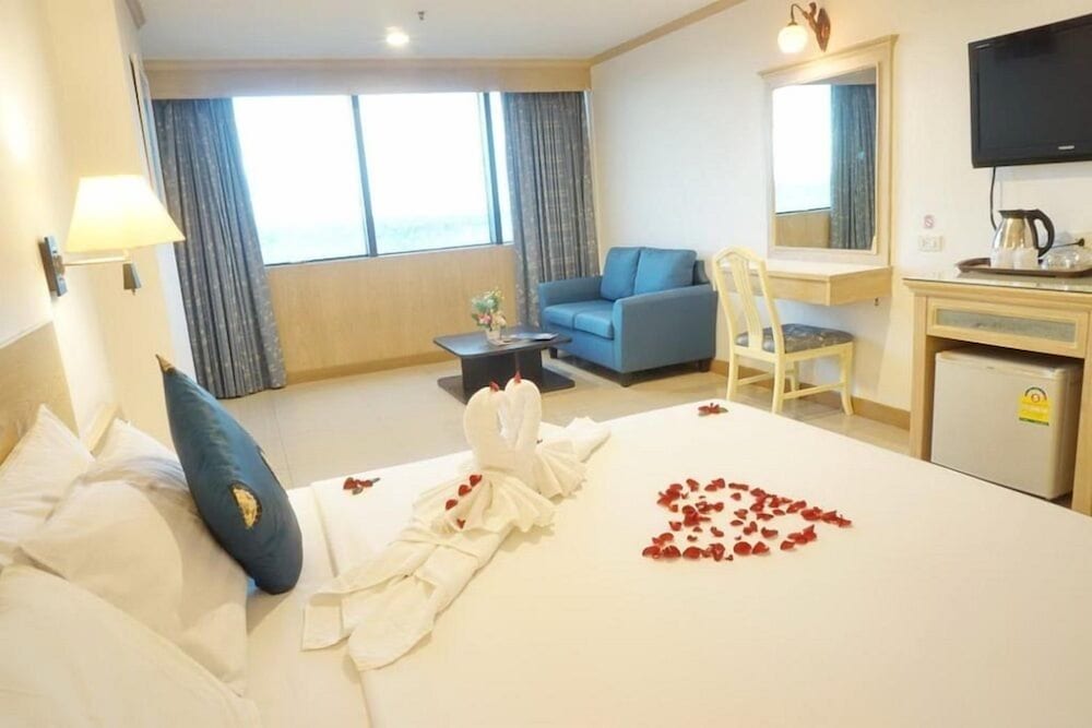 Bay Hotel Srinakarin 31/55
