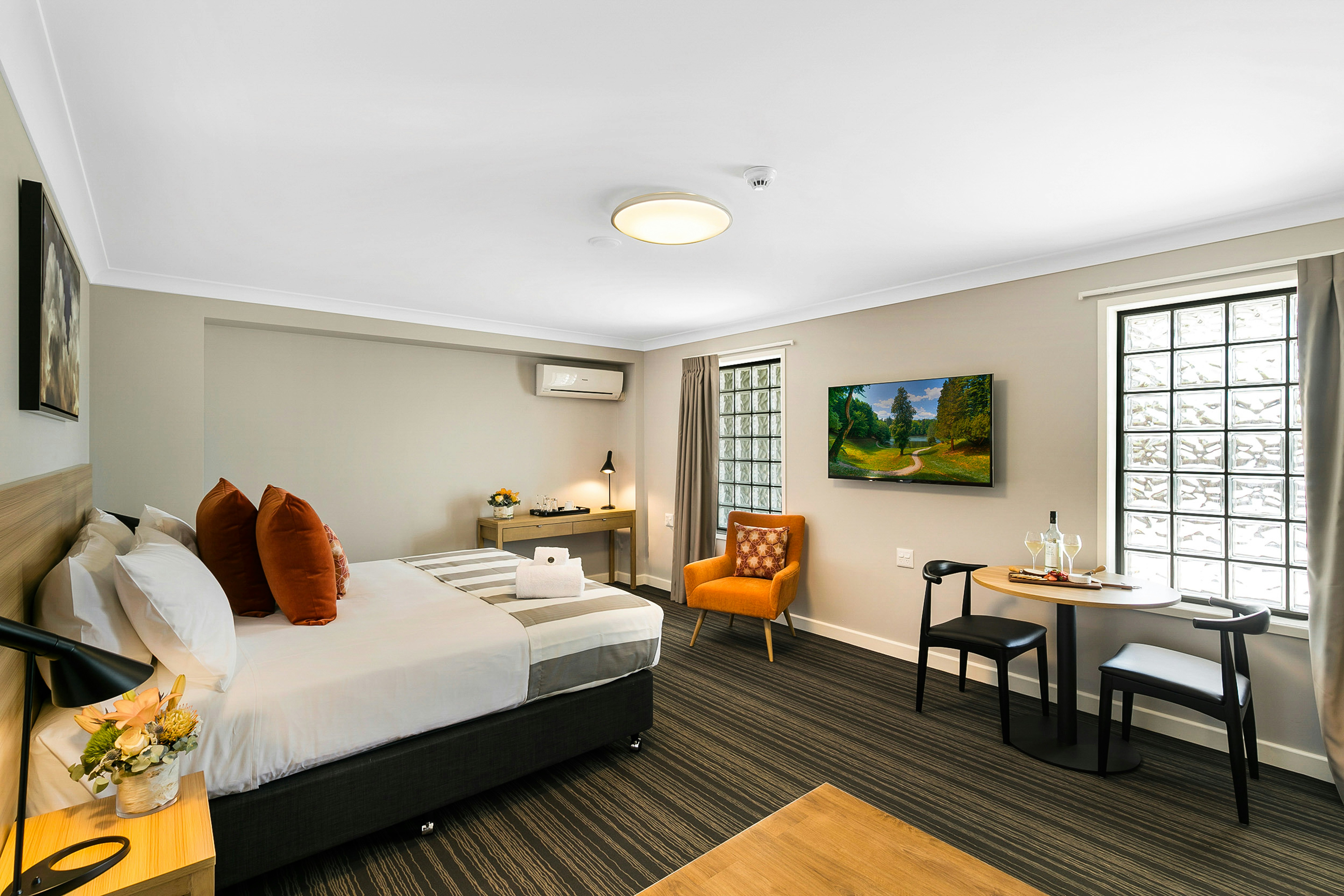 ROOM, KING BED, ACCESSIBLE