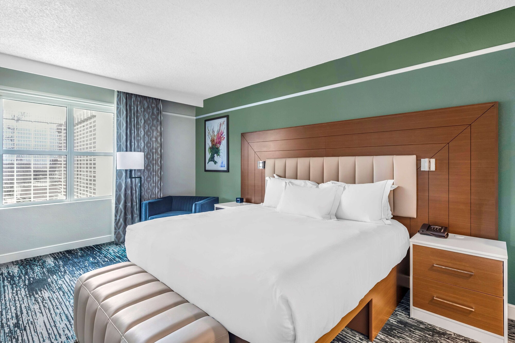 SUITE, KING BED, SOFA, KITCHEN