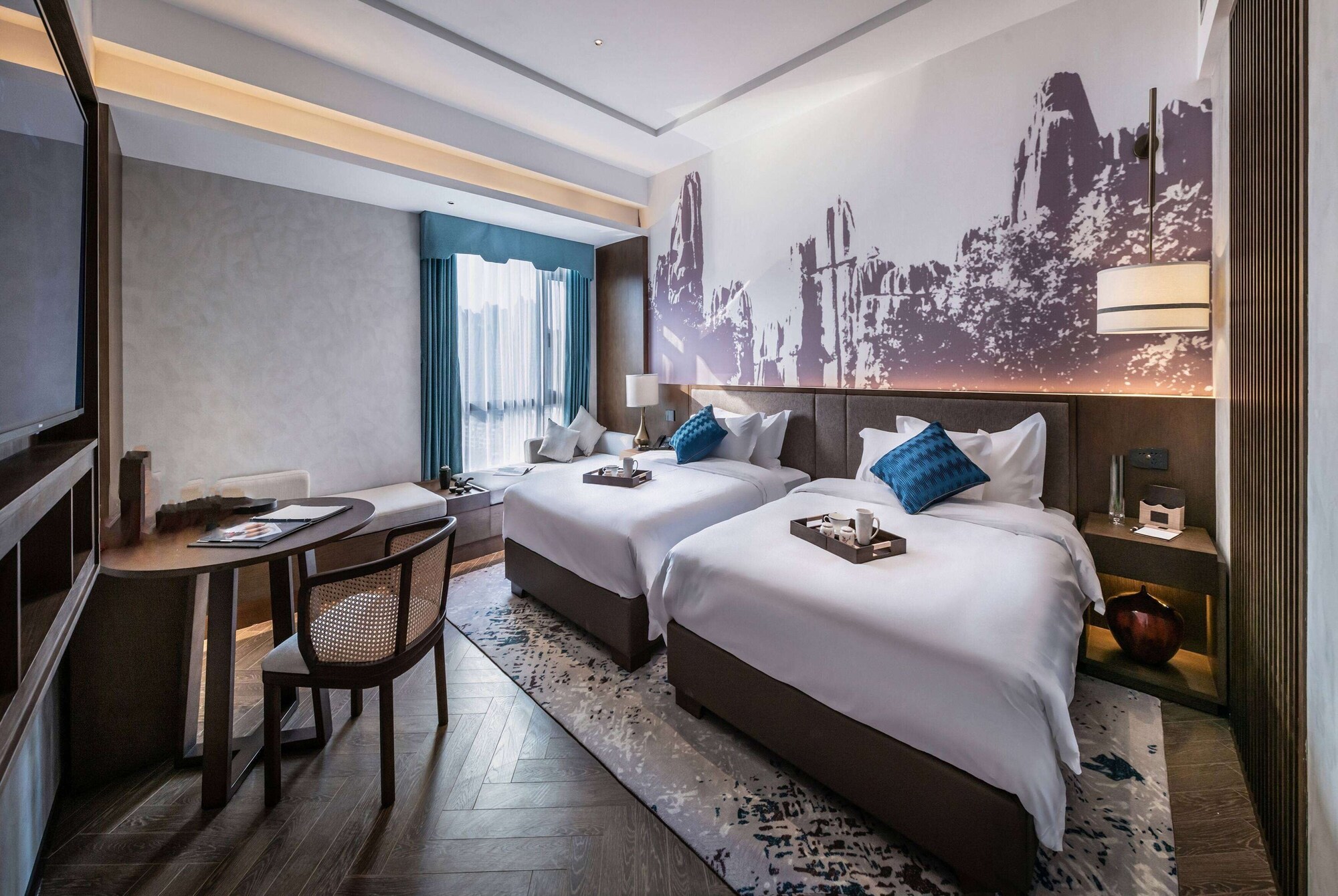 DELUXE, TWIN BEDS