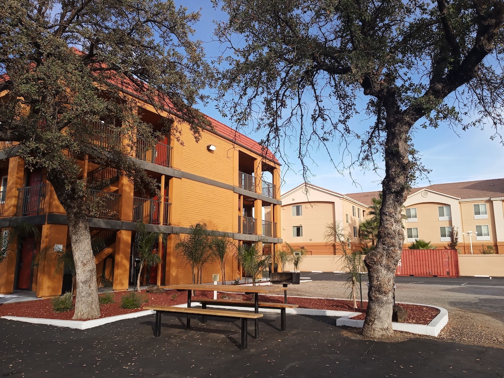 Quality Inn Redding Near I-5 5/51