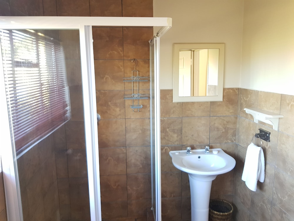 Ash River Lodge B B 46/50
