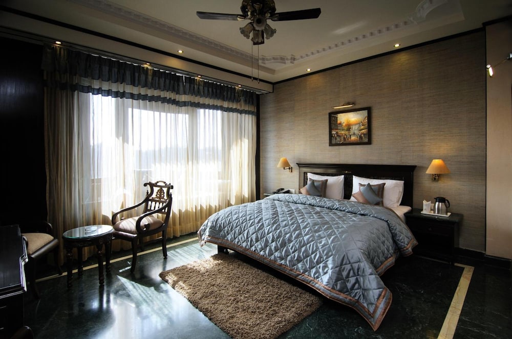Diplomat Residency 11/46