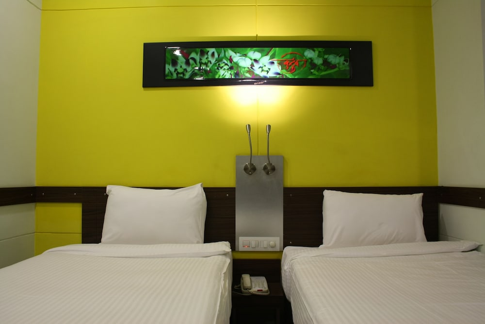 Ginger Faridabad 20/45