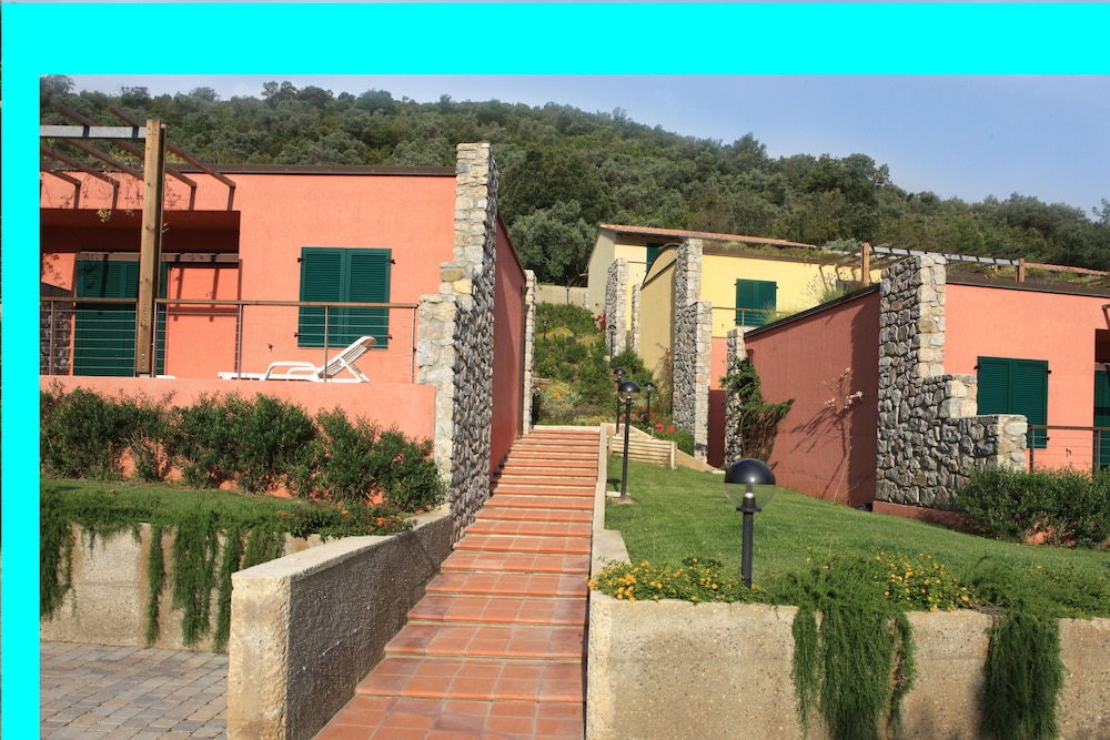Elba Golf Apartments 57/62