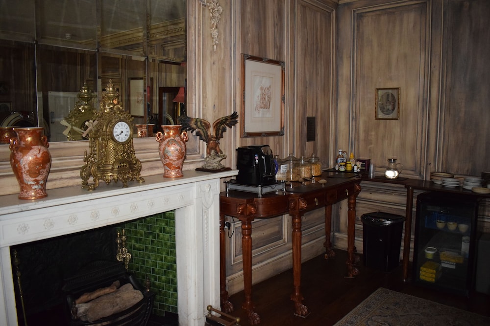 Harmondsworth Hall Guest House Heathrow 15/27