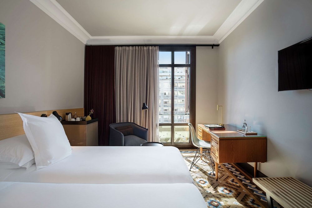 Alexandra Barcelona Hotel Curio Collection By Hilton 36/90