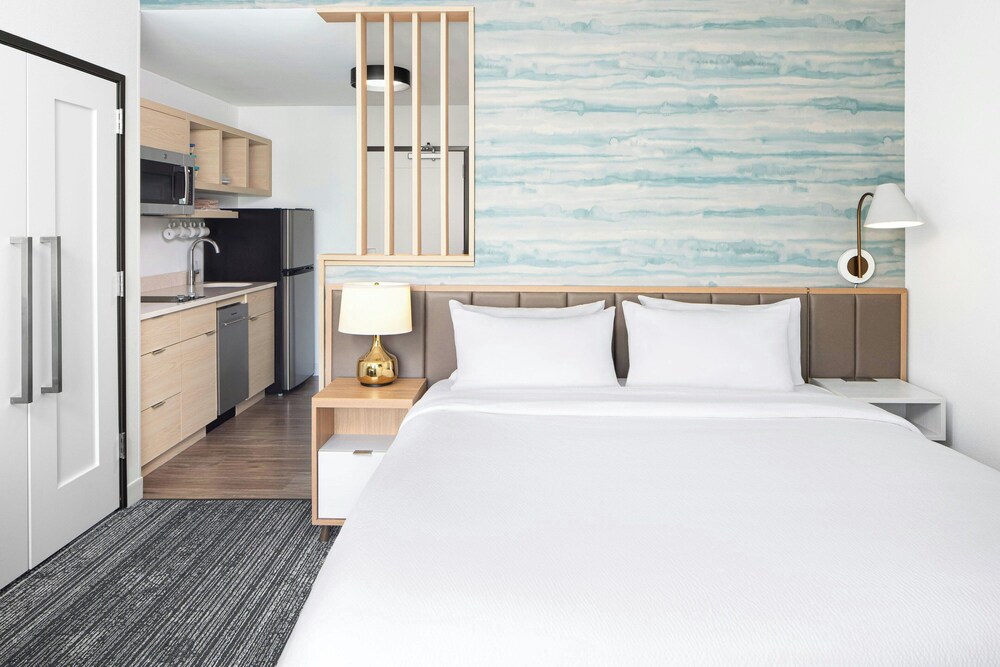 Studio, King Bed