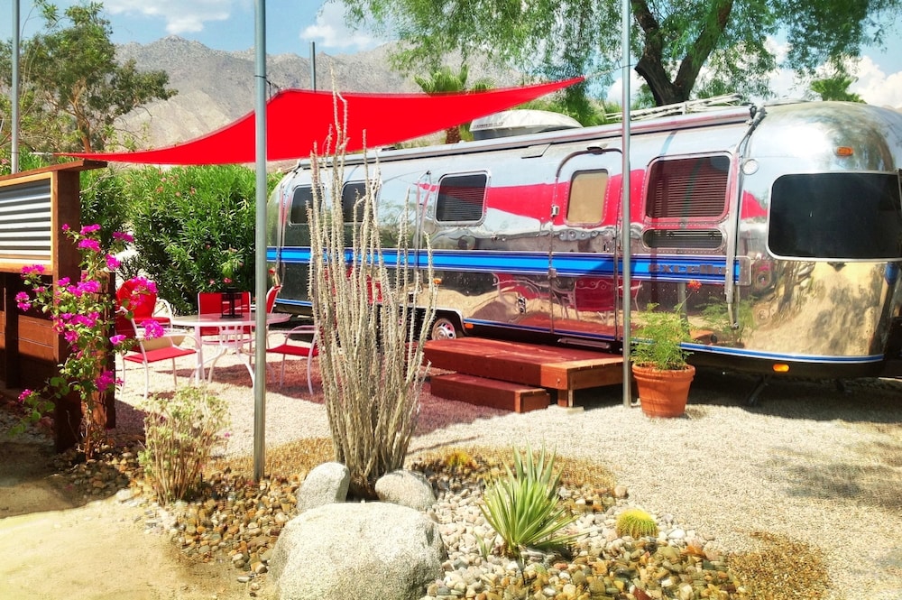 Palm Canyon Hotel and RV Resort 67/73