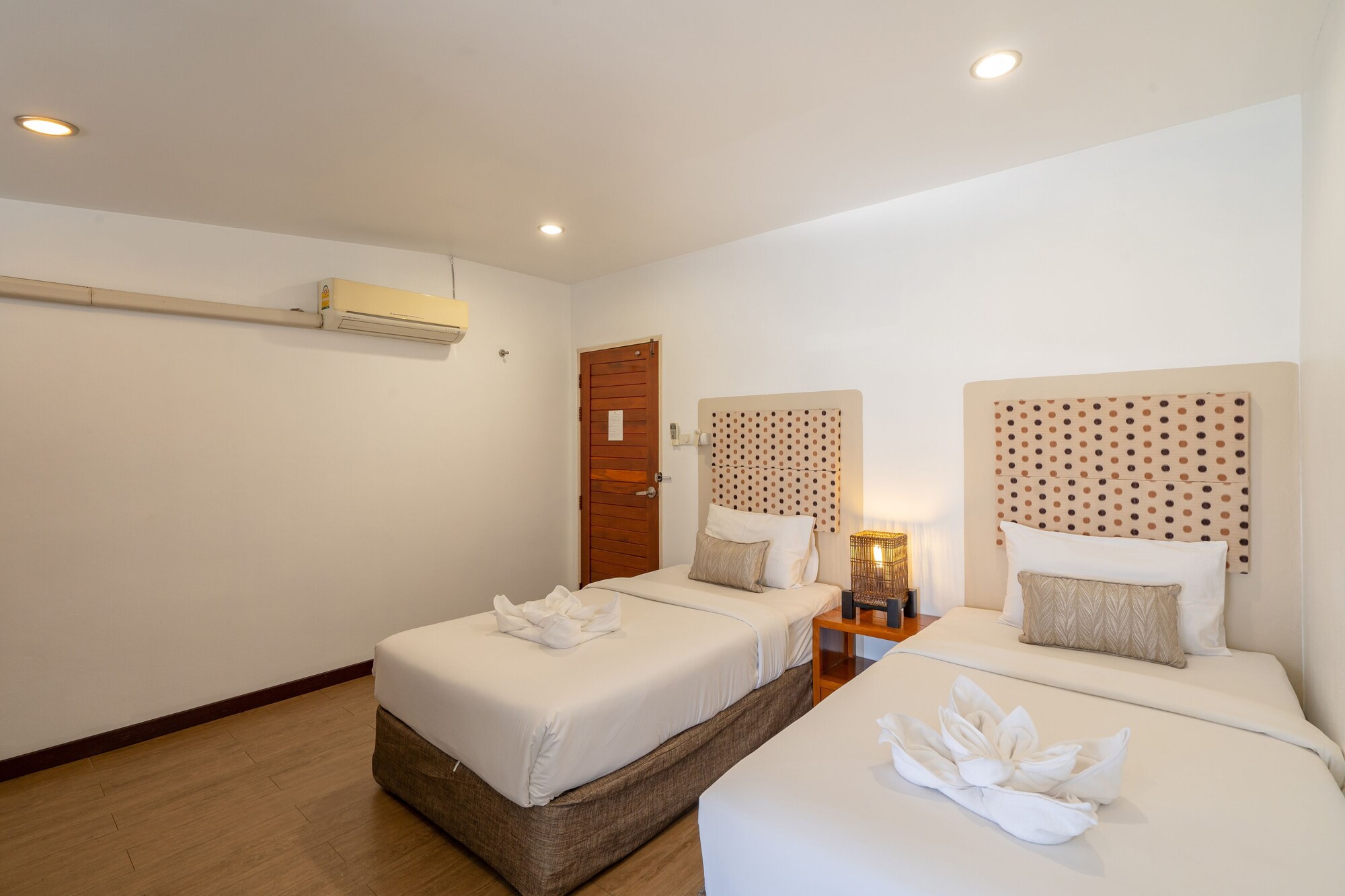 SUPERIOR, TWIN BEDS