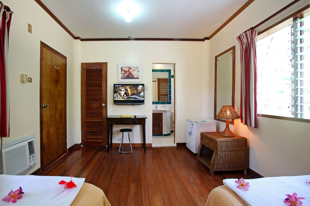 El Galleon Beach Resort Asia Divers 47/68