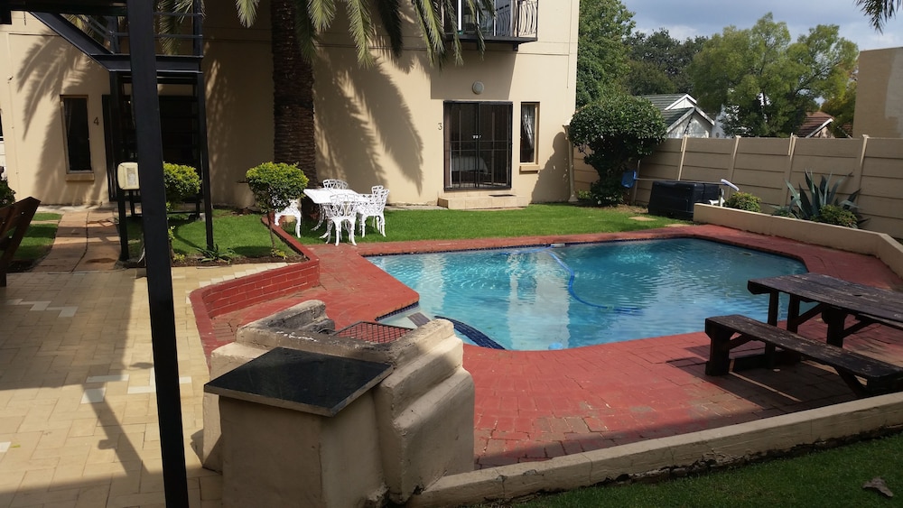 Louhallas Bed & Breakfast 12/16