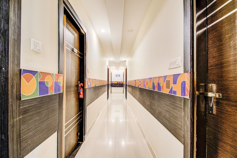 Fabhotel Corporate Crown Koramangala 9/32