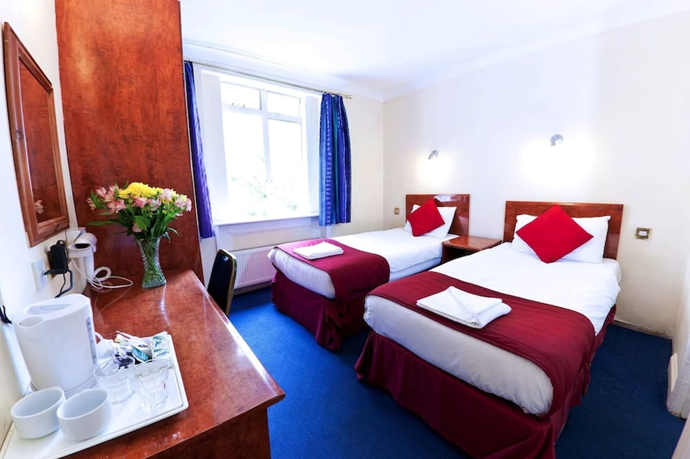 WHITELEAF HOTEL 15/50