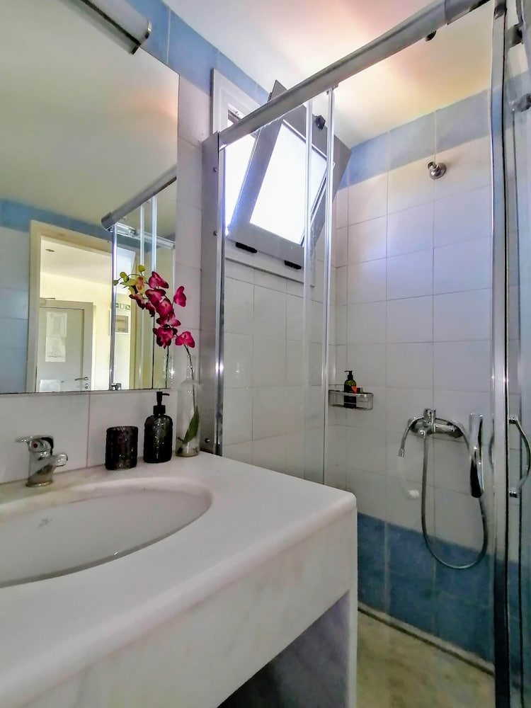 استوديو ثلاثي بثلاثة أسرّة بإطلالة على البحر، MIRABELLA APARTMENTS 4/4