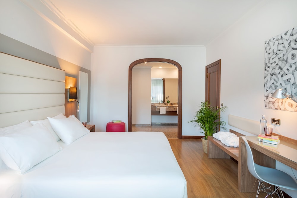 Hotel Santiago Plaza Affiliated By Melia 17/81