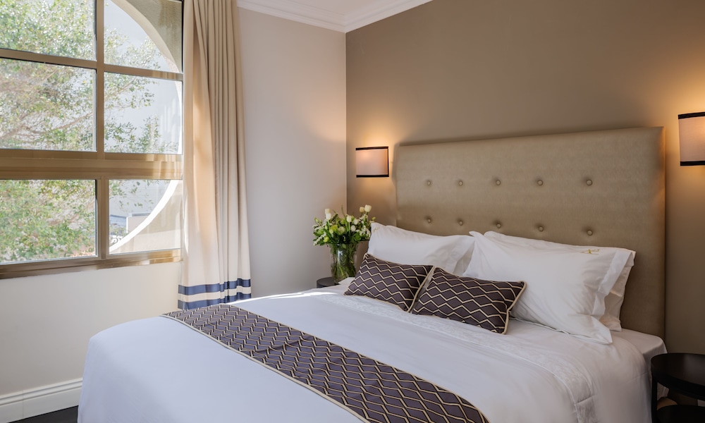 DELUXE, DOUBLE BED