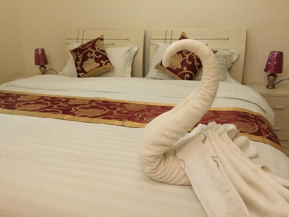 Al Amoria Apartments 14/21
