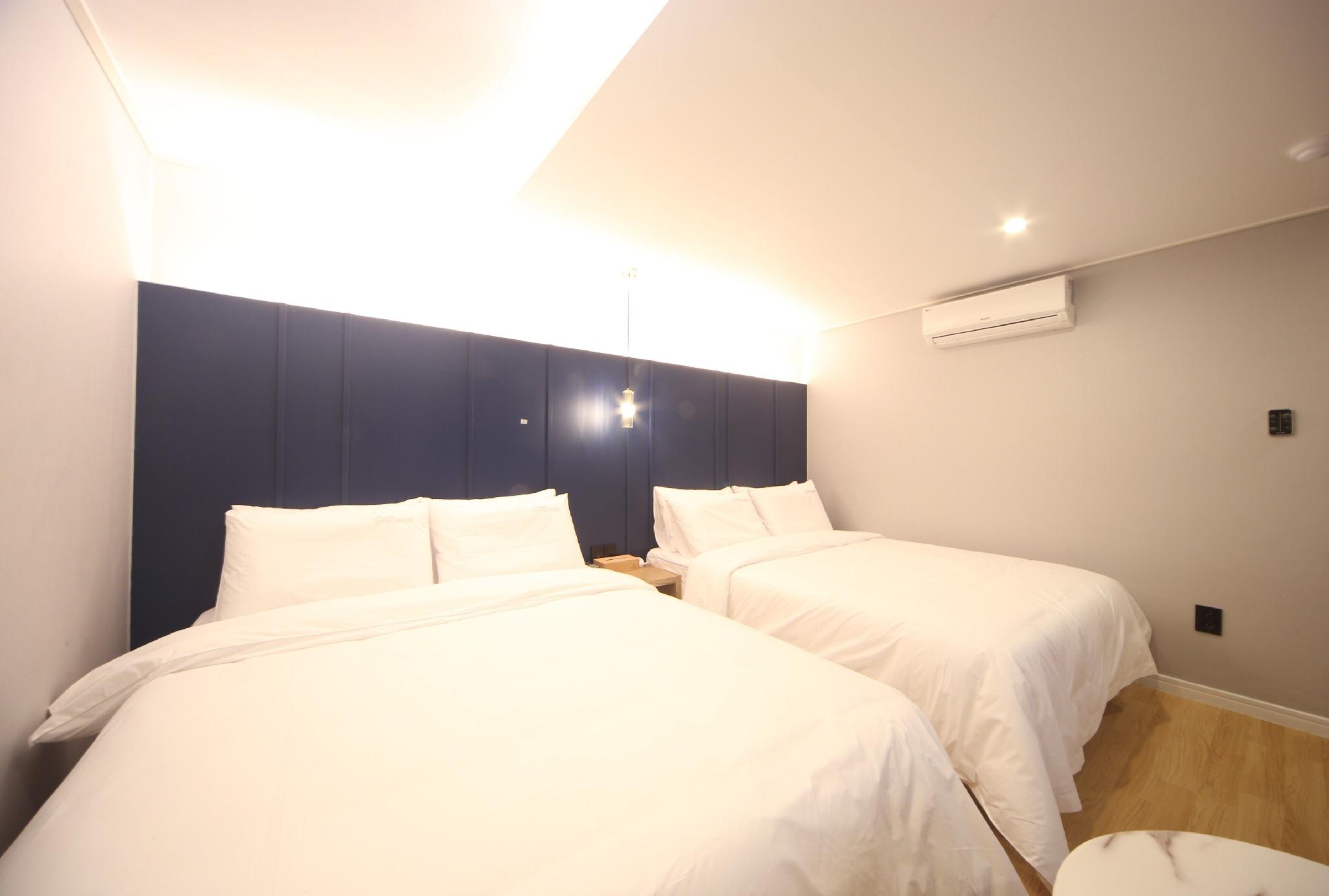 PREMIUM, 2 QUEEN BEDS