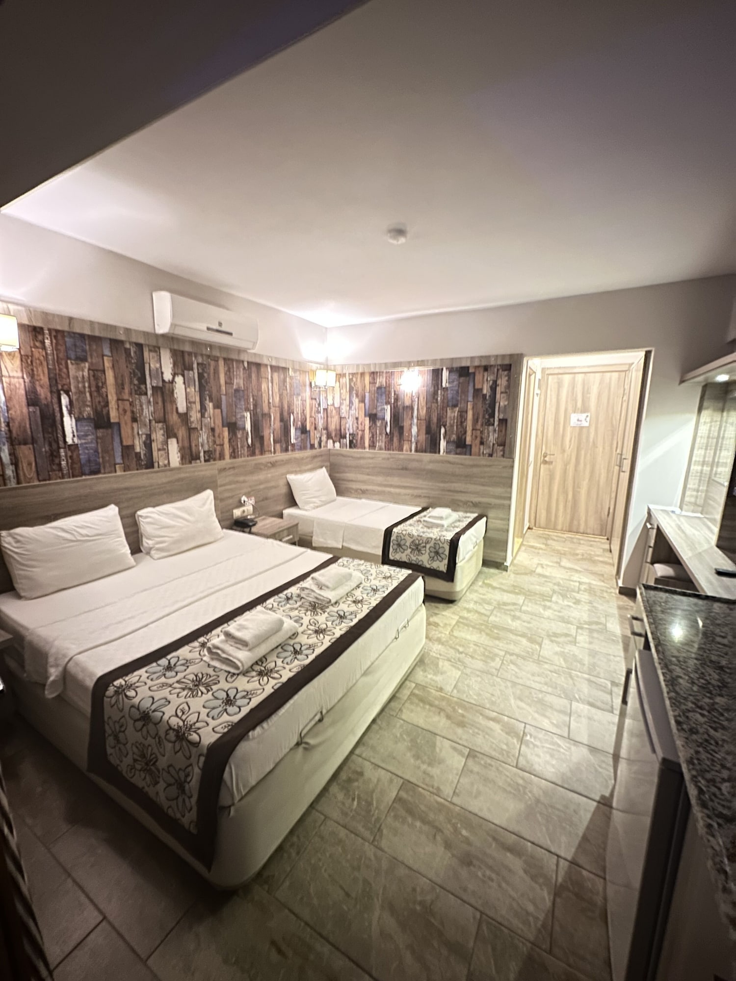 DELUXE, STUDIO, BALCONY
