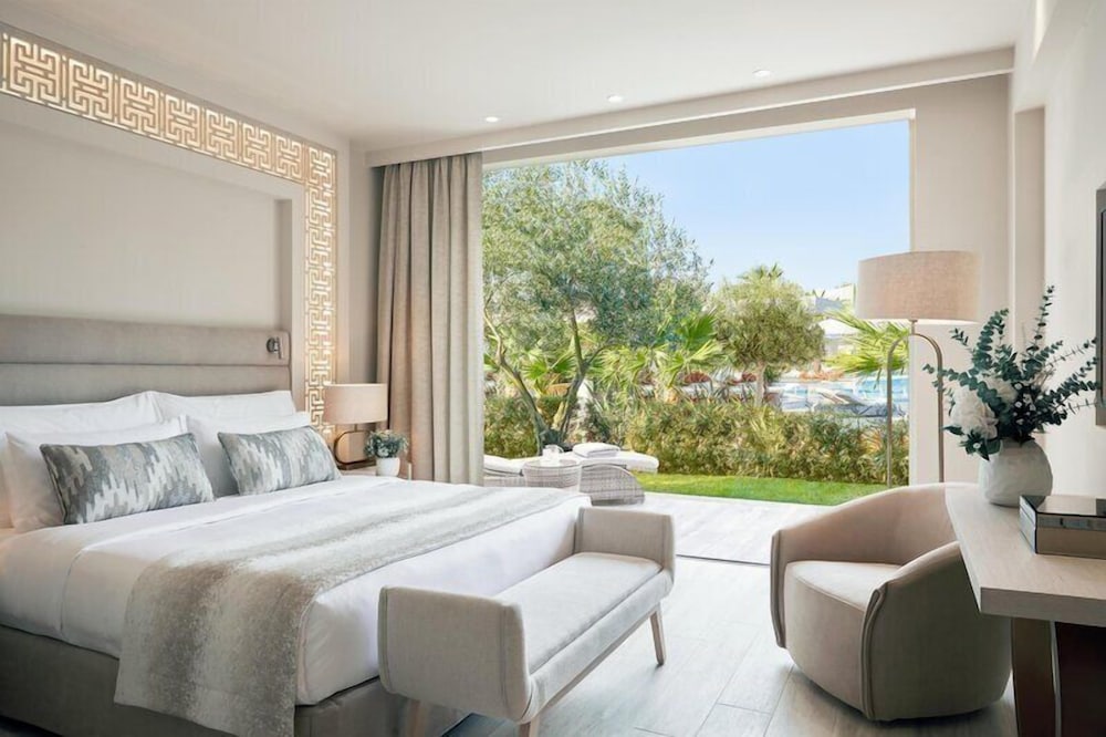 1 Bedroom, Garden, Suite, Double Bed, Pool View, Private Garden