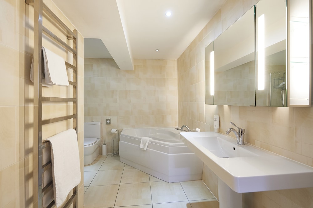 The Priory Hotel 43/48