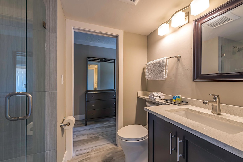 Marco Beach Vacation Suites 72/73