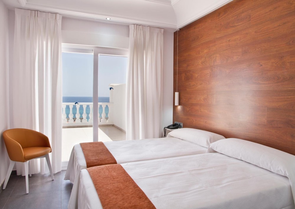 Delfines Hotel & Suites 15/39